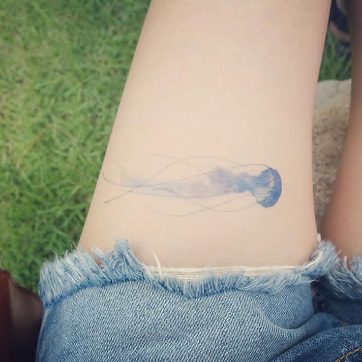 tatuajes de medusa pequenos 15