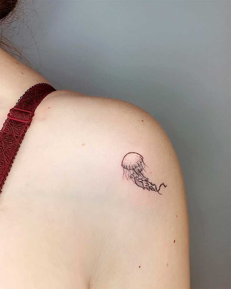 tatuajes de medusa pequenos 16