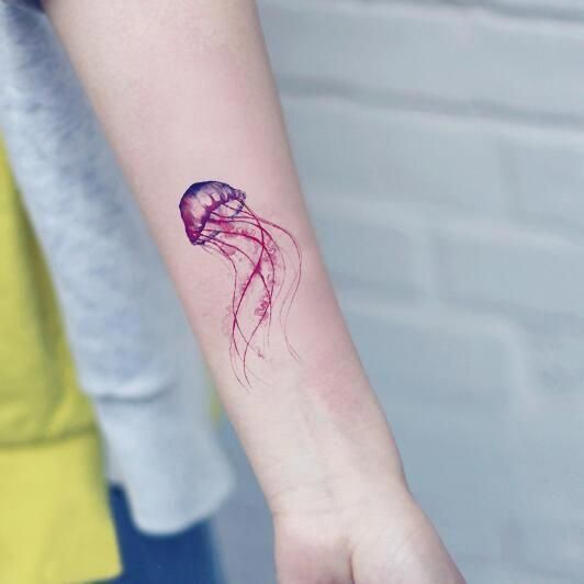 tatuajes de medusa pequenos 3