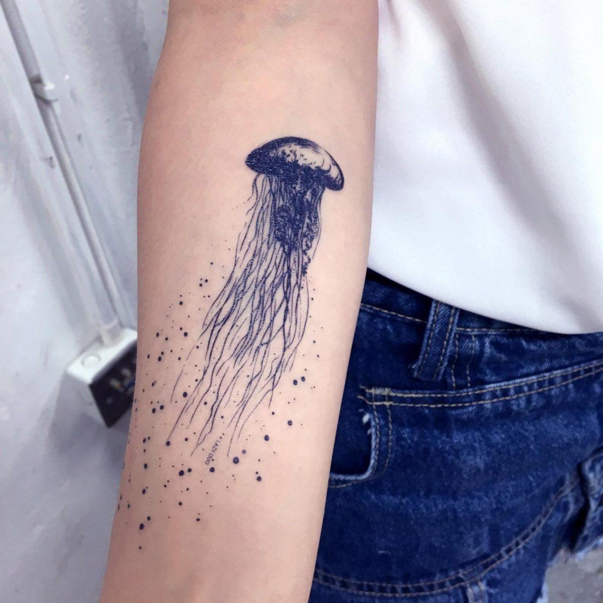 tatuajes de medusa pequenos 6