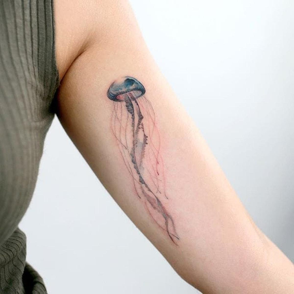 tatuajes de medusa pequenos 7