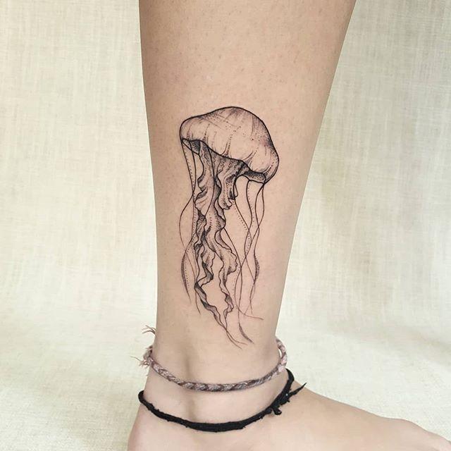 tatuajes de medusa pequenos 8