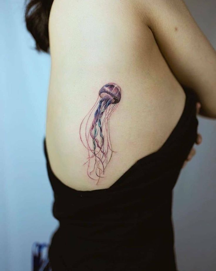 tatuajes de medusa pequenos 9