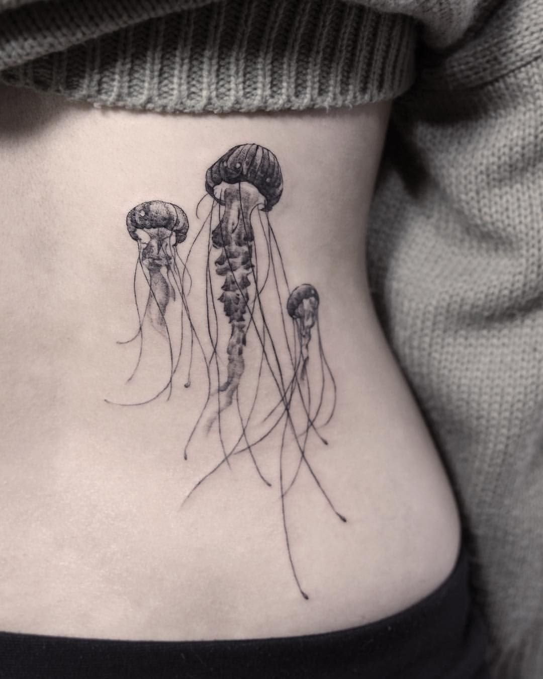 tatuajes de medusas negros 5
