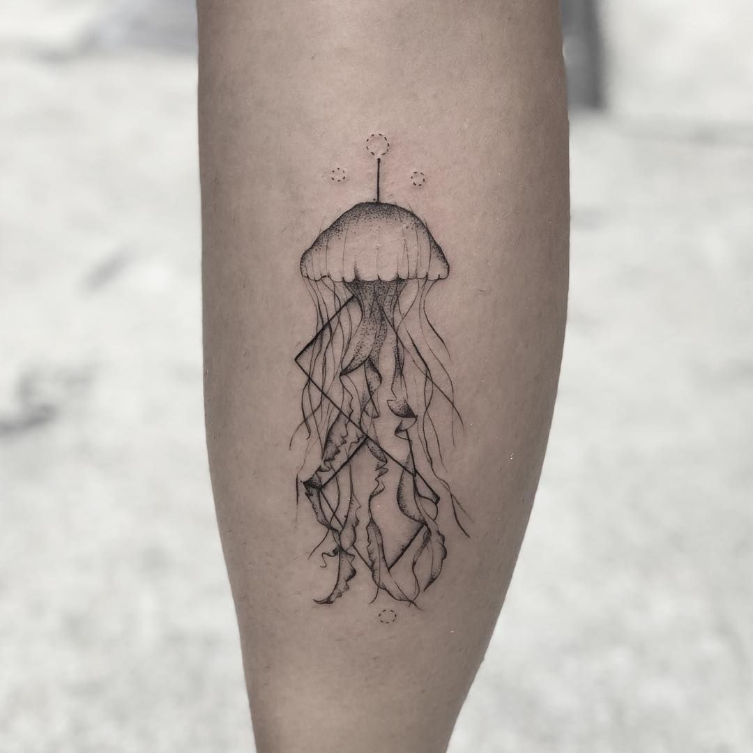 tatuajes de medusas negros 7