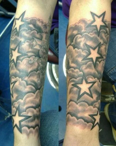 tatuajes de nubes y estrellas