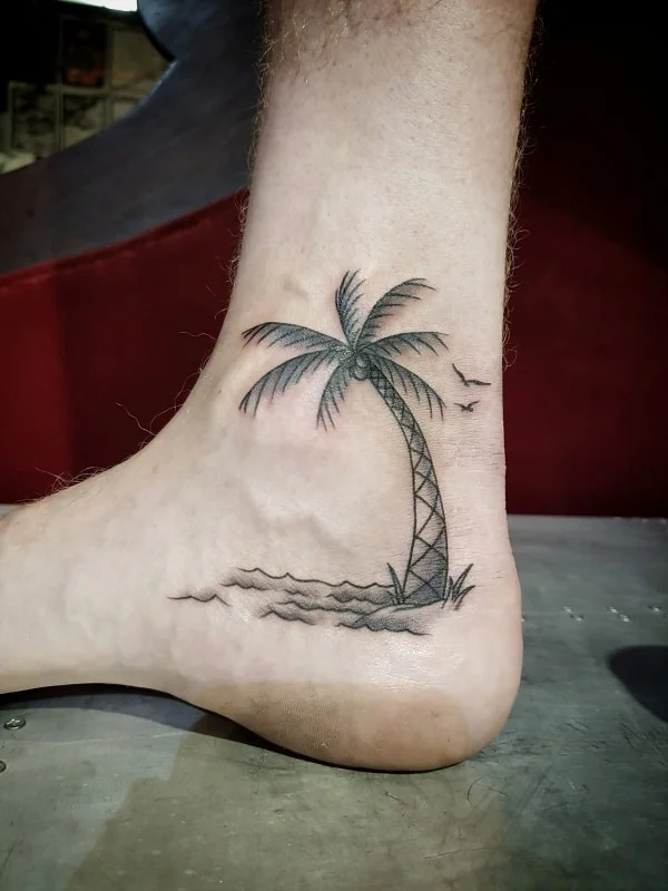 tatuajes de palmeras en el pie