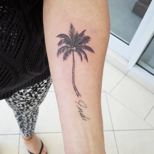 tatuajes de palmeras para chicas