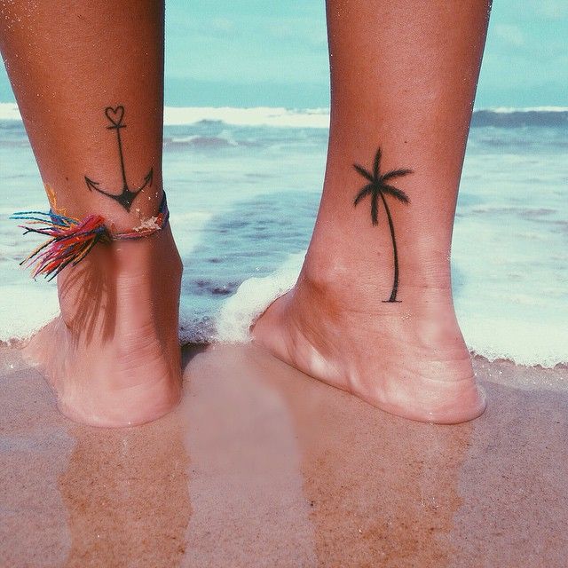 tatuajes de palmeras y anclas