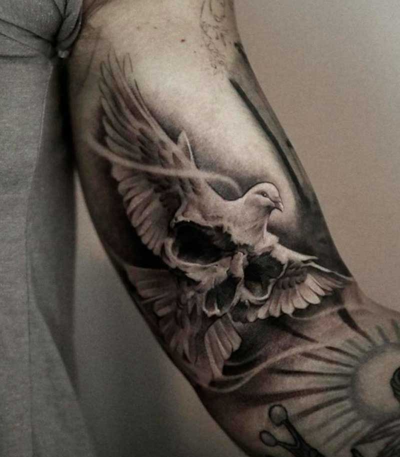 tatuajes de palomas en el brazo