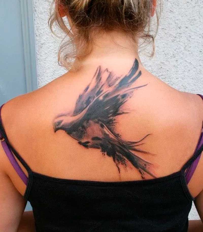 tatuajes de palomas en la espalda