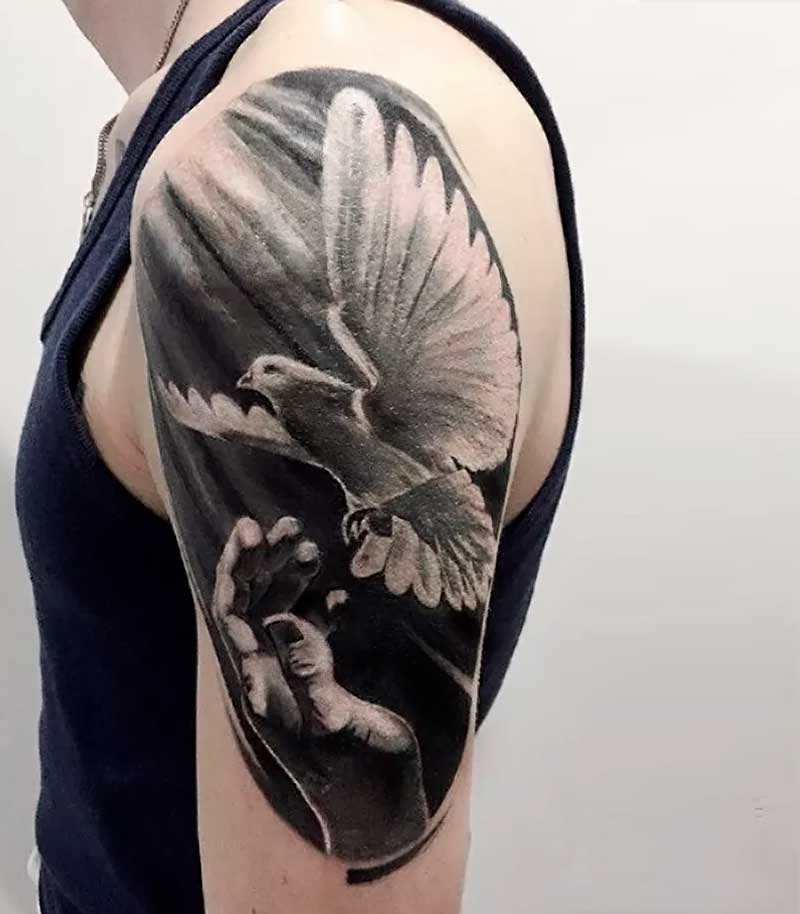 tatuajes de palomas para hombres 19