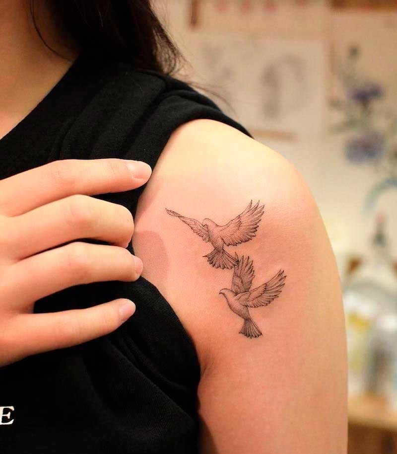 tatuajes de palomas para mujeres 11