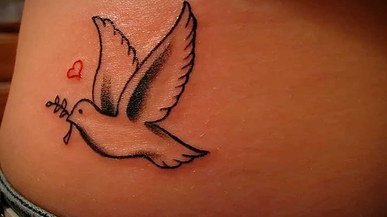 tatuajes de palomas para mujeres 24