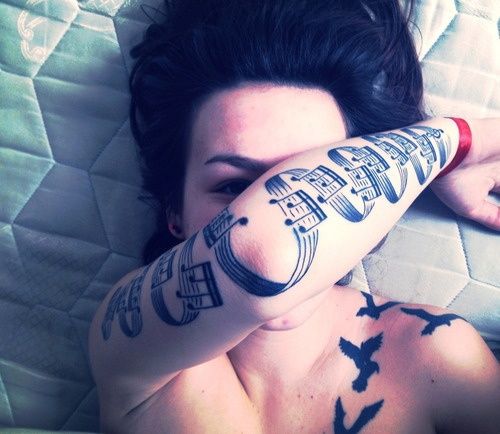 tatuajes de pentagramas musicales