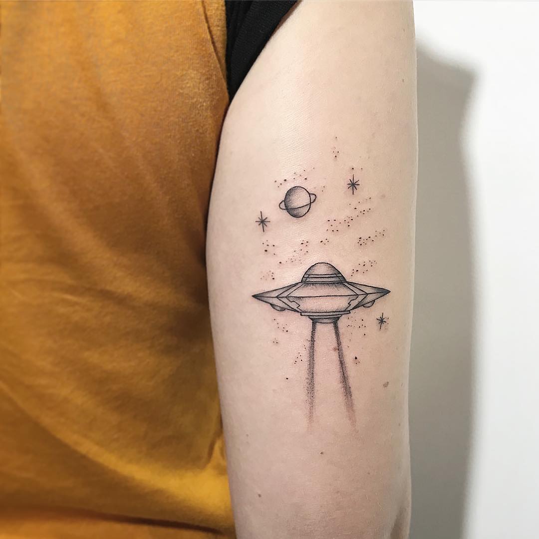 tatuajes de planetas con cohetes naves y astronautras 3