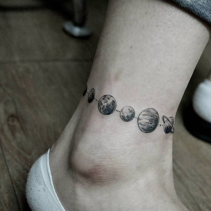 tatuajes de planetas en las piernas 1