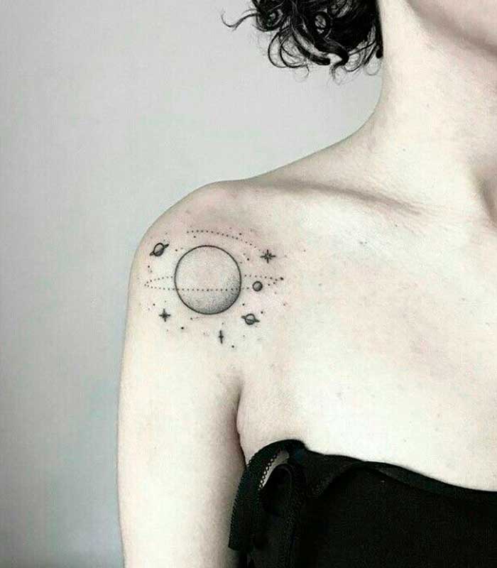 tatuajes de planetas para chicas