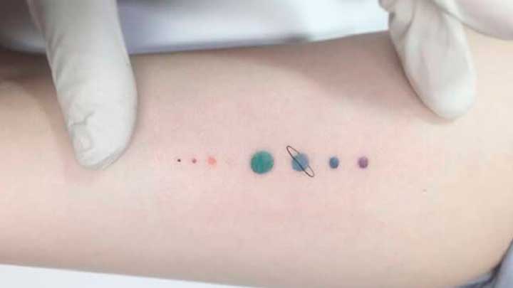 tatuajes de planetas para damas
