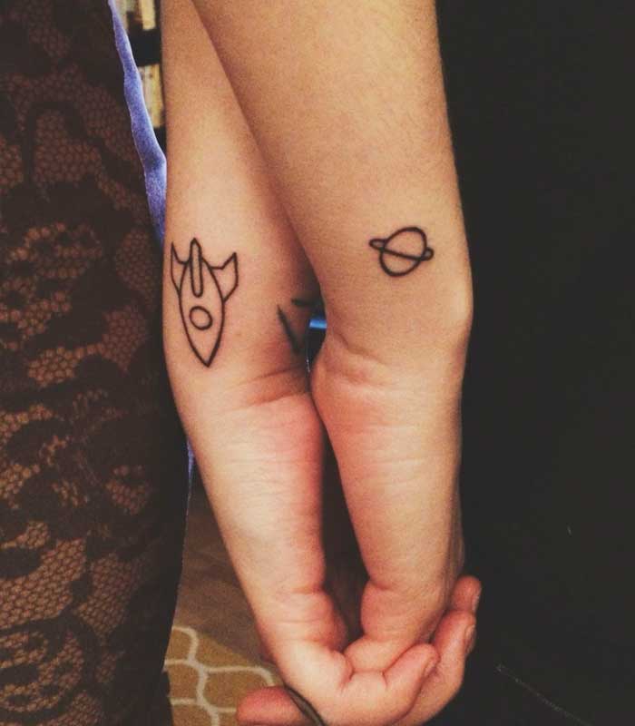 tatuajes de planetas para enamorados