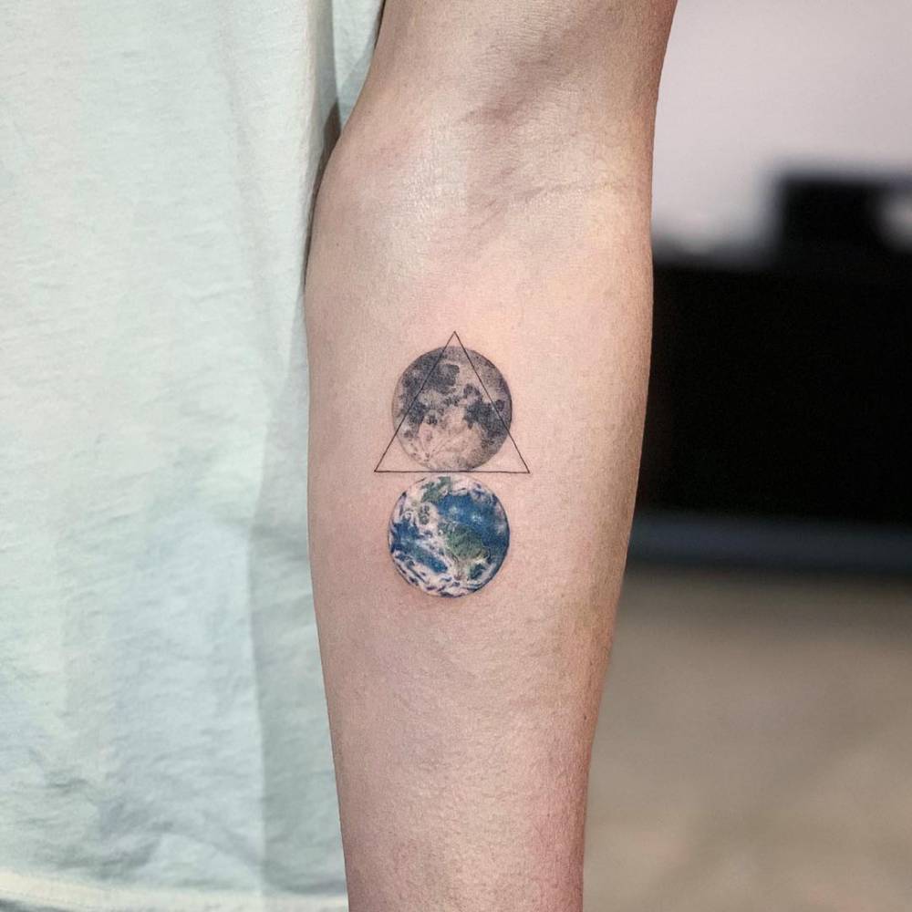 tatuajes de planetas para hombres 12
