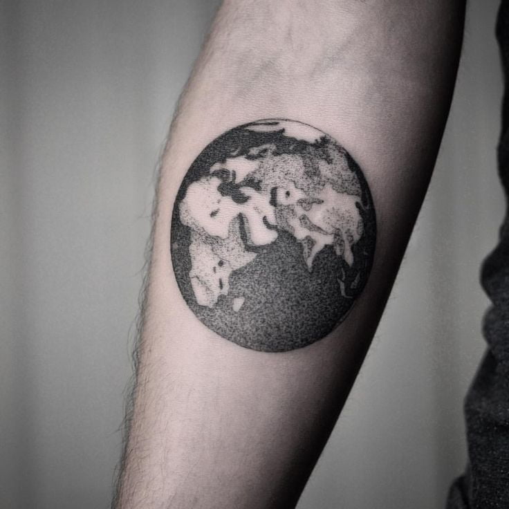 tatuajes de planetas para hombres 15