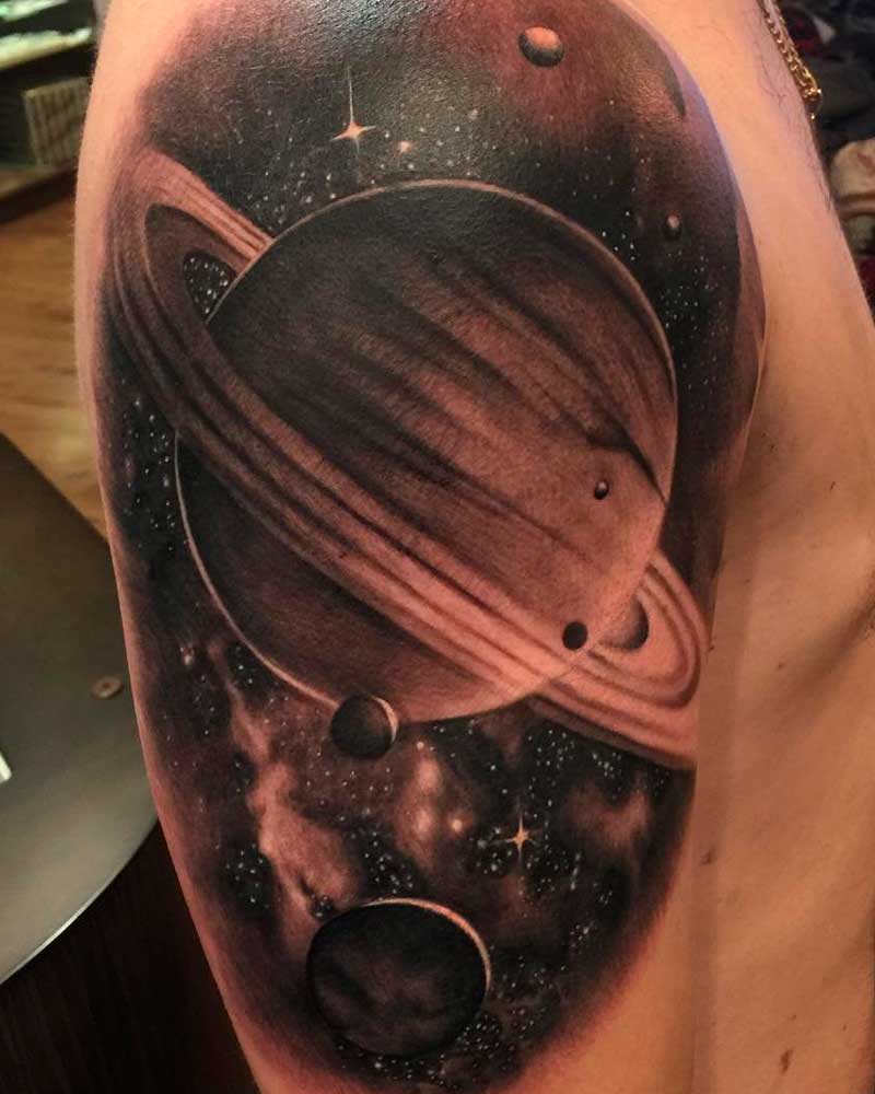 tatuajes de planetas para hombres 20