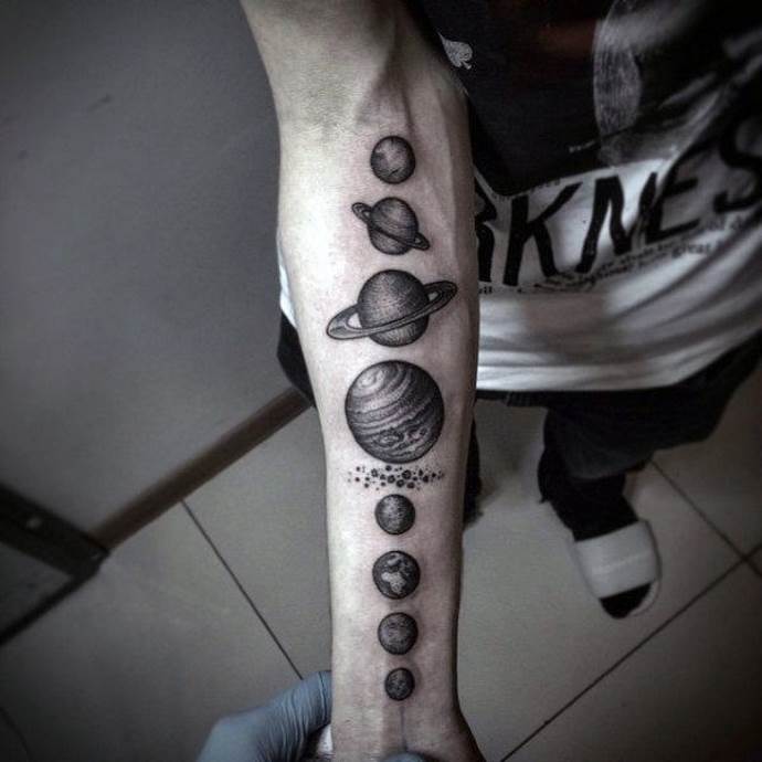 tatuajes de planetas para hombres 9
