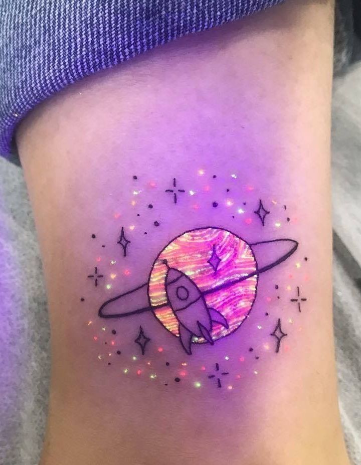 tatuajes de planetas para mujeres 19