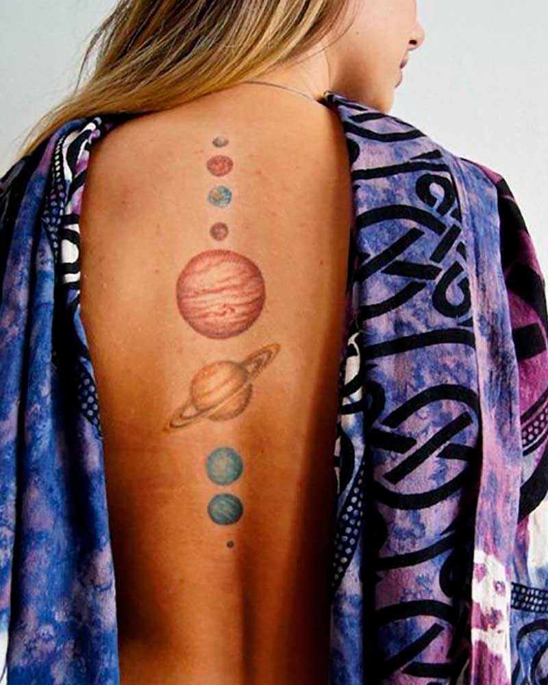 tatuajes de planetas para mujeres 20