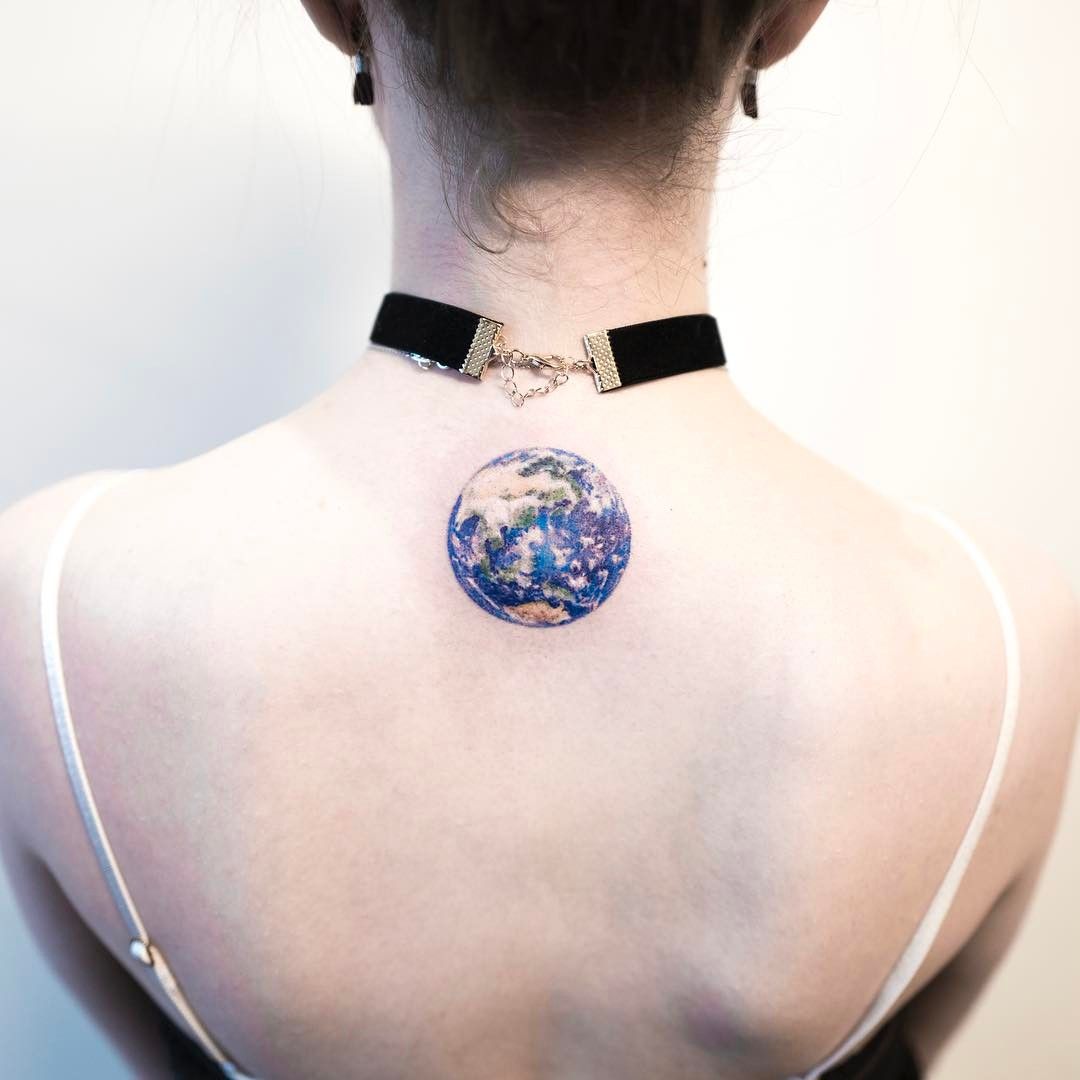 tatuajes de planetas para mujeres 7