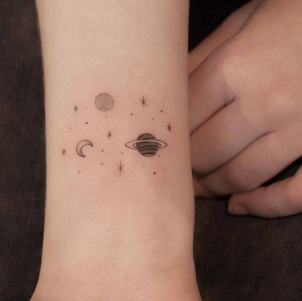tatuajes de planetas pequenos 11