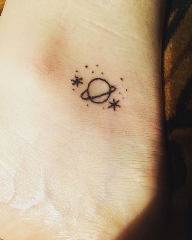 tatuajes de planetas pequenos 12