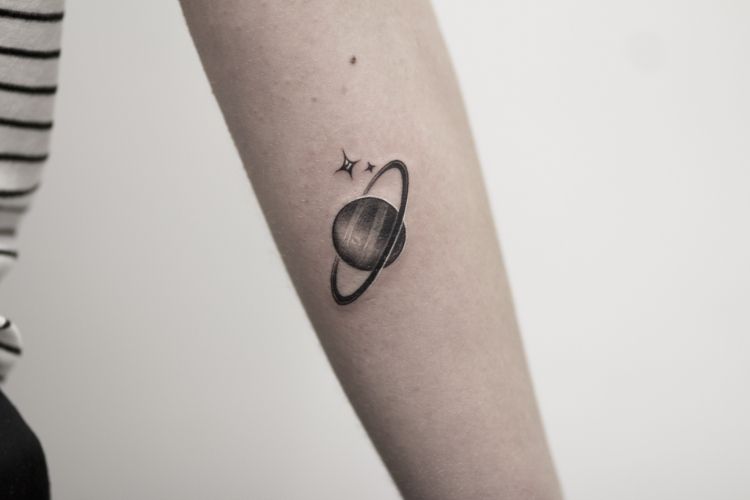 tatuajes de planetas pequenos 15