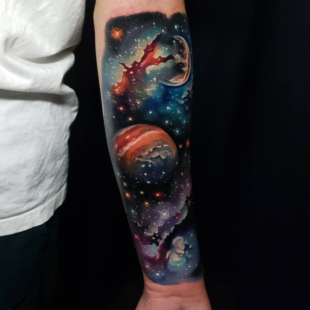 tatuajes de planetas y galaxias 16