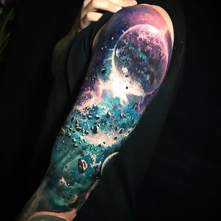 tatuajes de planetas y galaxias 17