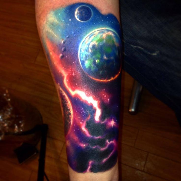tatuajes de planetas y galaxias 18