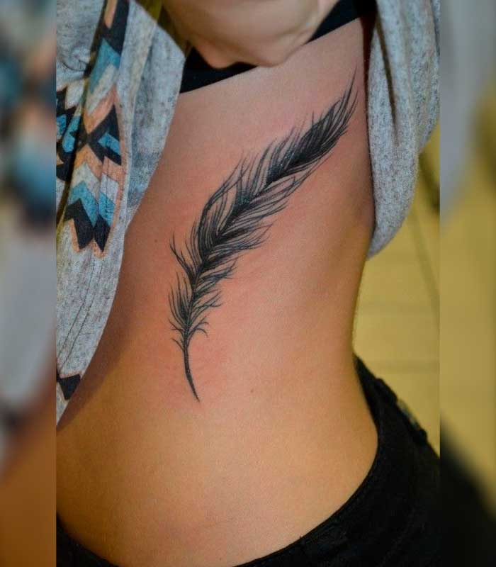 tatuajes de plumas para chicas