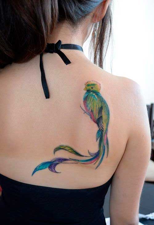 tatuajes de quetzales para mujeres