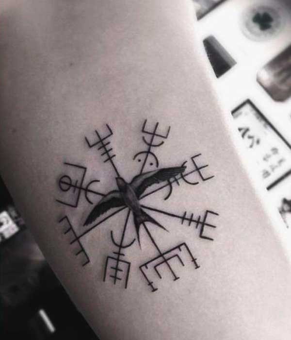 tatuajes de simbolos vikingos