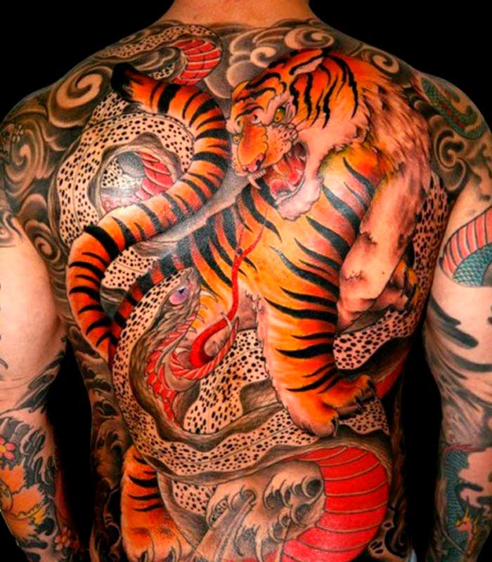 tatuajes de tigres en la espalda