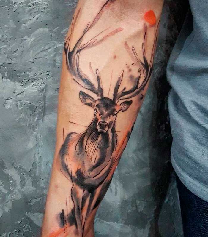 Tatuajes de venados en los brazos