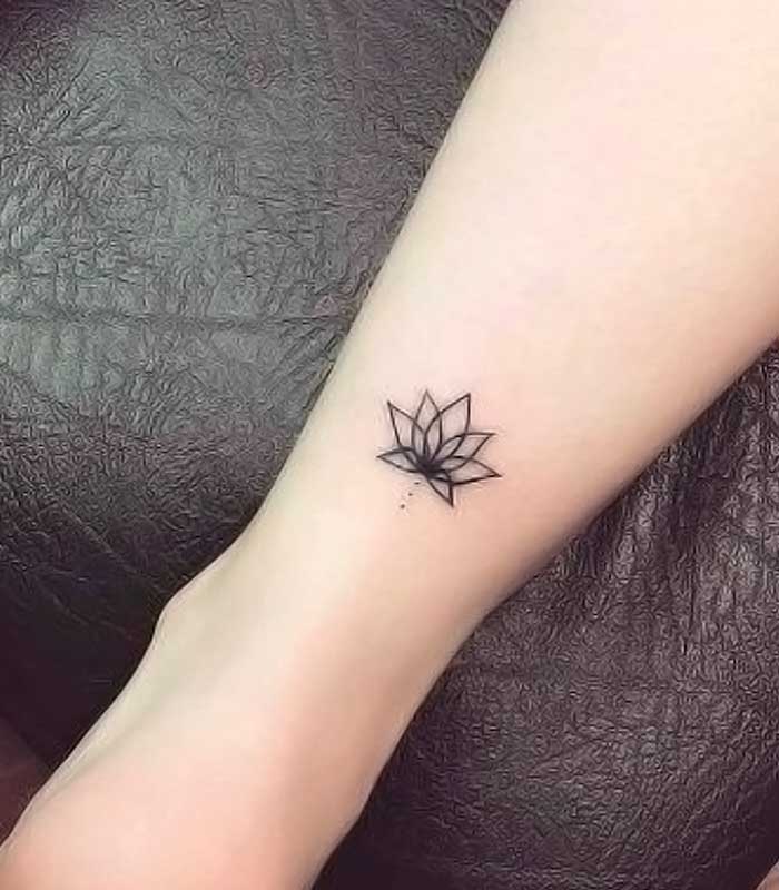 tatuajes flor de loto pequenos