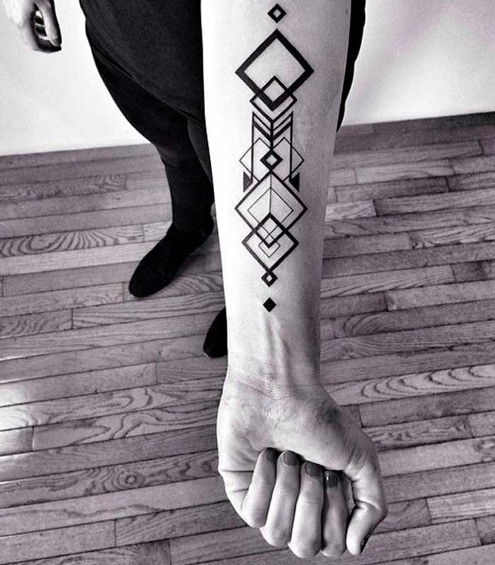 tatuajes geometricos en el antebrazo