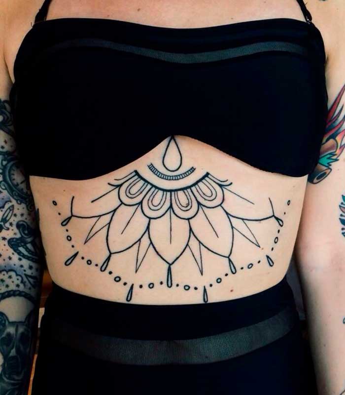 tatuajes geometricos en el vientre