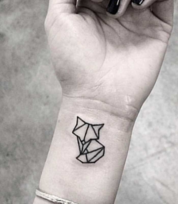 tatuajes geometricos en la muneca