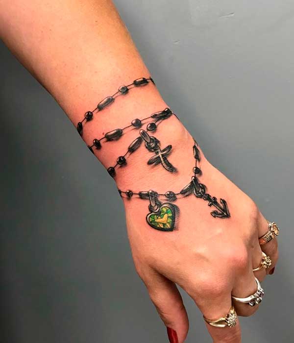 tatuajes grandes en la mano y muneca
