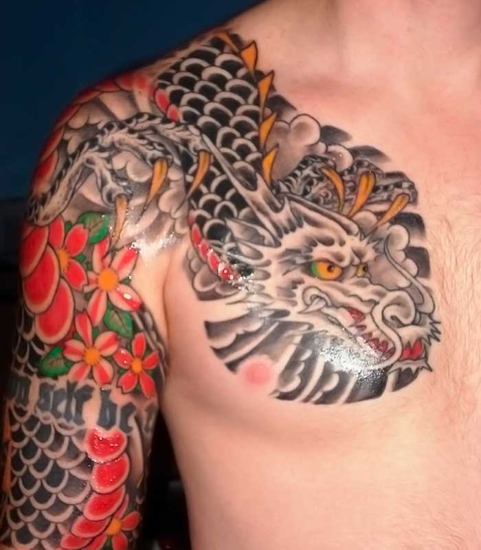 tatuajes japoneses en el hombro