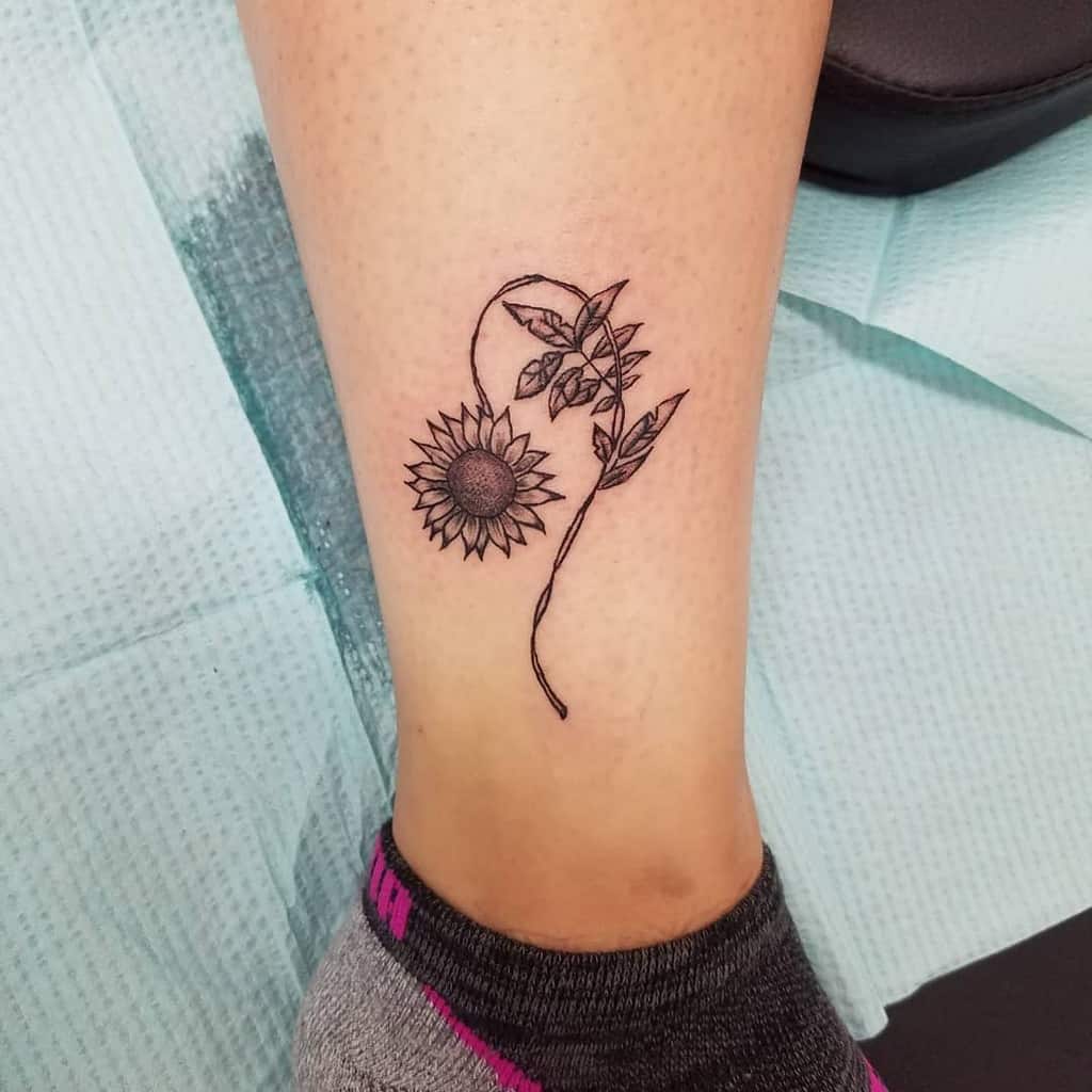 tatuajes leo de flores