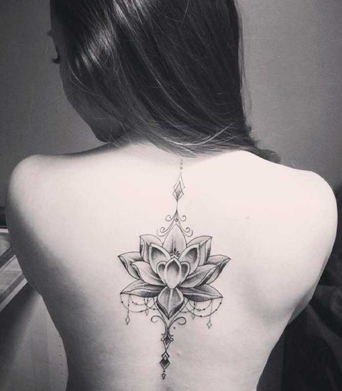 tatuajes mandalas en la espalda